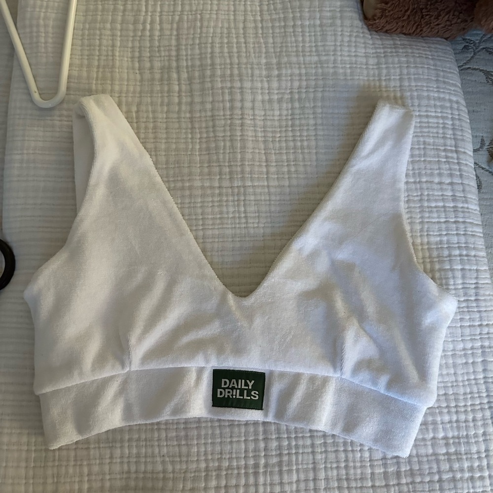 NWOT Daily Drills White Terry Cloth Bra, Size Large